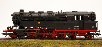 Märklin 39097 – Tender-Dampflok BR 95.0 der (D)DR mit Ölfeuerung, digital (mfx+/DCC) & Sound & Rauch 