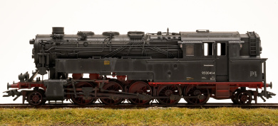Märklin 39097 – Tender-Dampflok BR 95.0 der (D)DR mit Ölfeuerung, digital (mfx+/DCC) & Sound & Rauch 