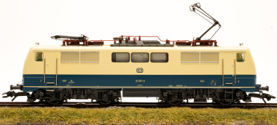 Märklin 37316 – Schnellzug-Elektrolok BR 111 der DB, digital (MM) & Lokpfeife 