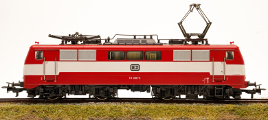 Märklin 3172 – Schnellzug-Elektrolok BR 111 der DB, Variante 3, digital (MM) 