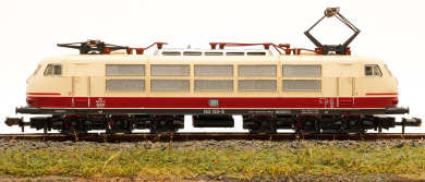 Minitrix 2057 – Schnellzug-Elektrolok BR 103 der DB  