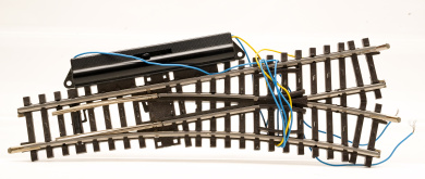 Märklin 2263 – K-Gleis elektr.Weiche rechts mit elektr. Antrieb 7549 