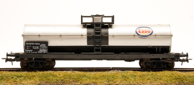 Roco 4353A – Kesselwagen ESSO der DB 