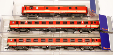 Roco 74052 – 3-teiliges ReisezugwagenSet Eilzug -E 712- der ÖBB 