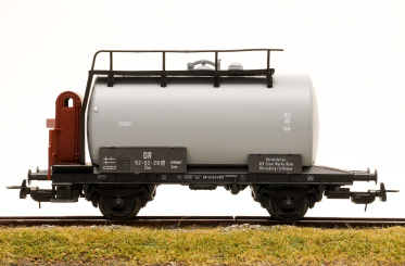 Piko 54261 – Kesselwagen Zhh der (D)DR mit Bremserhaus 