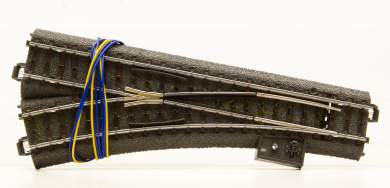 Märklin 24611 – C-Gleis Weiche links, mit elektrischem Antrieb 