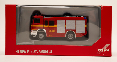 Herpa 046732 (1:87) – Mercedes-Benz Actros S 02 HLF 2000 Feuerwehr 