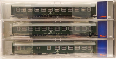 Roco 64145 – 3-teiliges Reisezugwagen-Set  -Saßnitz-Express- der DR 