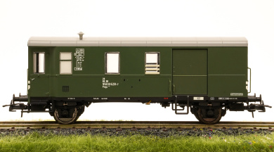 Roco 74220 (DC) – Güterzuggepäckwagen Pwghs 041 der DB 