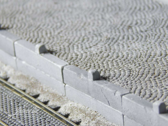 Juweela 28311 (H0) – Bahnsteig Ladestrassenkante grau (30 Stück) 