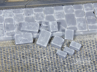 Juweela 28352 (H0) – Bürgersteig Platten, 5 Größen (700 Stück) 