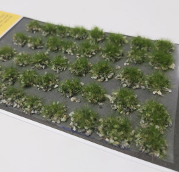 miniNatur 748-23S – Grasbüschel mit dunklen Steinen, Frühherbst 