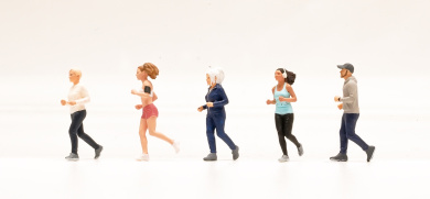 Schrumpfmich J2026G1003 – Jogger Set mit 5 Figuren, handbemalt 
