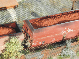 Juweela 28399 (H0) – Erzladung Eisenerz 0,3-1,8mm rotbraun (200 g) 