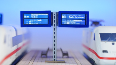 Modellbahn Displays – Digitaler Zugzielanzeiger, Mittelbahnsteig 