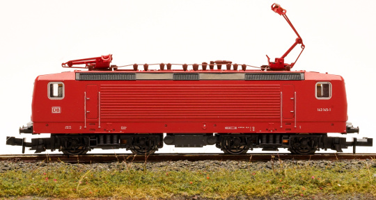 Minitrix 12896 – Elektrolok BR 143 der DB AG 