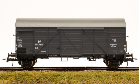 Roco 47054 – Gedeckter Güterwagen Gmh VEB Waggonbau Bautzen der (D)DR 