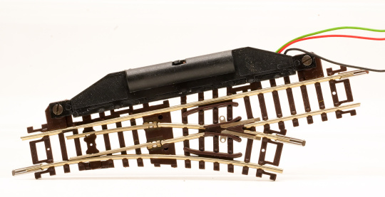 Fleischmann 22251 (N) – Elektrische Weiche 24°, rechts, ohne Schotterbett 