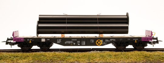 Tillig 76721 (H0) – Flachwagen Sgmmns der ERR, mit Großrohr Beladung 