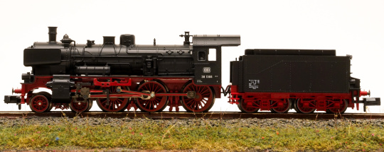 Fleischmann 7160 (N) – Schlepptender-Dampflok BR 38 der DB mit Witte-Windleitbleche 