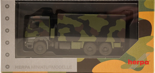 Herpa 746991 (1:87) – Mercedes-Benz Arocs 6x6 Pritsche/Plane, dekoriert der Bundeswehr  