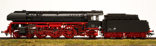 Märklin 39205 – Schlepptender-Dampflok BR 01.5 der (D)DR, mfx+ & Sound  