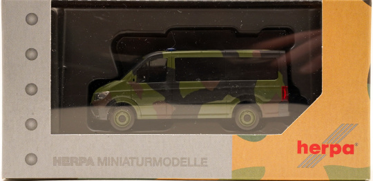 Herpa 700825 (1:87) – MAN TGE Bus Flachdach Rheinmetall/Bundeswehr 