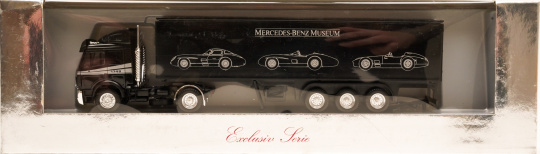 Herpa (1:87) – Mercedes-Benz Kofferauflieger Mercedes-Benz Museum 