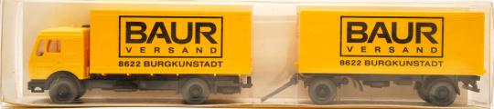 Wiking (1:87) – Mercedes-Benz Hängerzug BAUR VERSAND 
