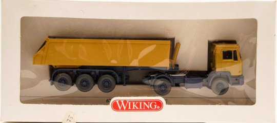 Wiking 67601 (1:87)   MAN Kippsattelzug, senfgelb 