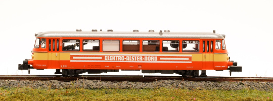 Brekina 69107 – MAN Schienenbus VT2.12 der AKN, mit Werbung Elektro Alster Nord, digital (DDC) 