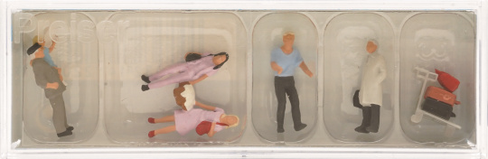 Preiser 14122 (1:87) – Reisende am Bahnhof 