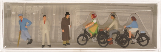Preiser 12484 (1:87) – Passanten und Radfahrer um 1936 