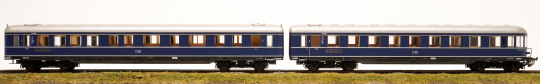 Liliput 853 – 2 Personenwagen Blauer Enzian der DB, aus 5-tlg. Set 
