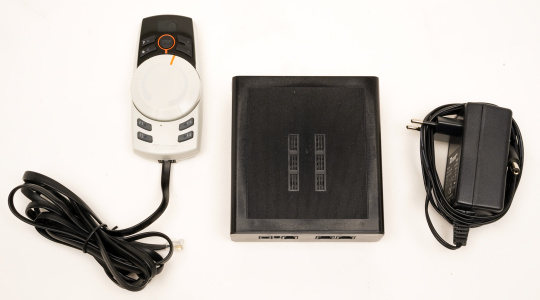 Roco 10764 – Digital-Verstärker 10764 mit Lokmaus 3 Handregler und Trafo 10850 