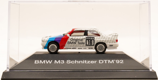 Herpa 80419419698 (1:87) – BMW M3 (E30) DTM 1992 Schnitzer, Original BMW Teile Nr.16, Heger (BMW-Werbemodell) 