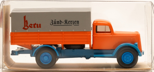 Wiking 20840 (1:87) – OPEL Blitz 39 Pritsche Plane Beru Zündkerzen 