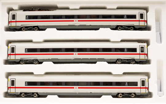 Märklin 43724 – 3-teiliges Ergänzungswagen-Set zum ICE 4 (39714) der DB AG, Innenbeleuchtung & Panto-Antrieb 