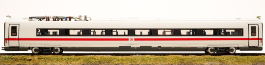 Piko 58583 (AC) – 2. Klasse Ergänzungswagen zum ICE 4 der DB AG, Innenbeleuchtung 