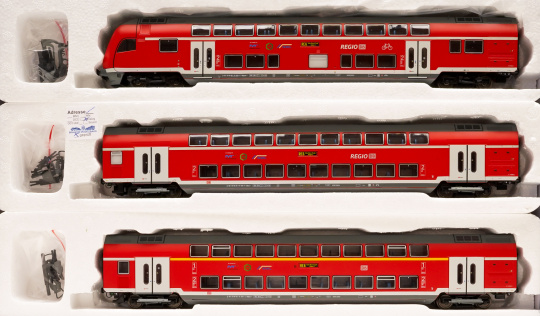 Roco 74147 (AC) – 3-teiliges Doppelstockwagen-Set und Steuerwagen der DB AG 