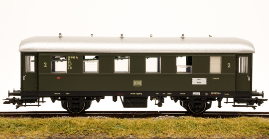 Märklin 43353B – 2. Klasse Einheitsnebenbahnwagen Bie der DB, Innenbeleuchtung 