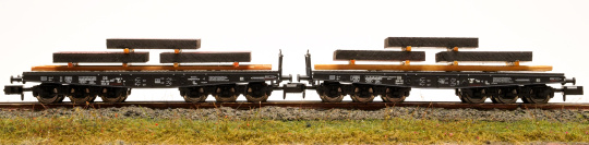 Minitrix 15183 – 2-teiliges Schwerlastwagen-Set Ssym 46 der DB, mit Brammen beladen  