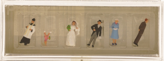 Preiser 79058 (N) – Brautpaar & katholische Geistliche 