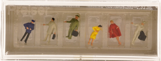 Preiser 79029 (N) – An der Bahnsteigsperre 