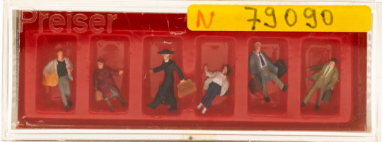 Preiser 79090 (N) – Reisende laufend 