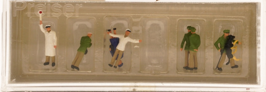 Preiser 79031 (N) – Polizei mit Suchhund 