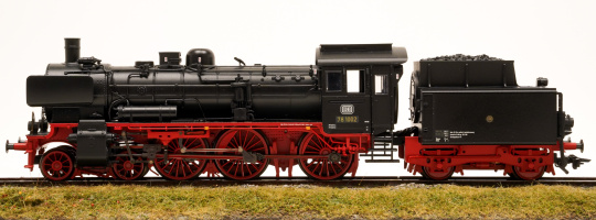 Trix 22892 – Tender-Dampflok BR 78.10 der DB, digital (mfx/DCC) & Sound & Rauch 