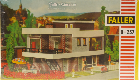 Faller B-257 (H0) – Bausatz Modernes Haus mit Flachdach 