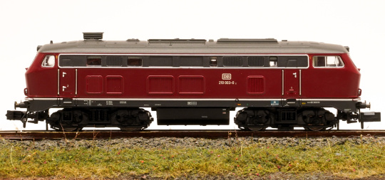 Minitrix 16210 – Diesellok BR 210 der DB, digital (DCC/Sx) & Sound 