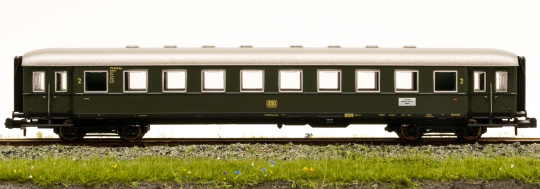 Piko 40624 (N) – 2. Klasse Eilzug-Schürzenwagen B4ylwe-43/50 der DB     